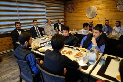 Suriyeli Hafız Öğrencilerle İftar Programı