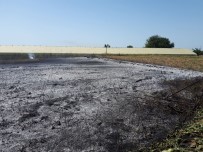 KISA MESAFE - Antalya'da Boş Arazide Yangın