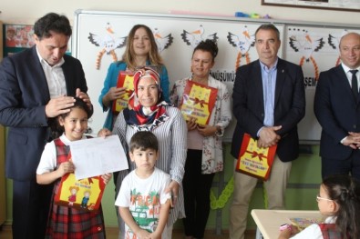 Ayvalık'ta Öğrencilerin Karne Heyecanı