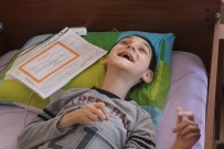 CAM KEMİK HASTASI - Cam Kemik Hastası Görme Engelli Mehmet'in Karne Sevinci
