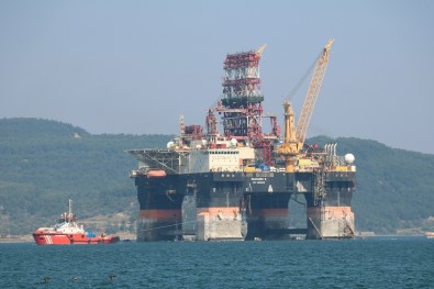 Dev Platform Çanakkale Boğazı'ndan Geçti