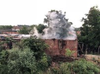 YILDIRIM DÜŞTÜ - Eve Yıldırım Düştü