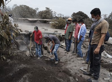 Guatemala'da Volkan Faciasında Ölü Sayısı Artıyor