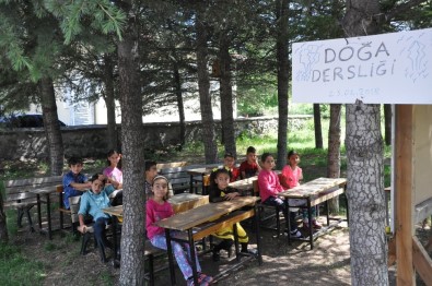 Oluşturdukları 'Doğa Sınıfı'nda Karnelerini Aldılar