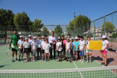 Toroslar Belediyesi Tenis Okulu Öğrencileri Turnuvaya Hazırlanıyor