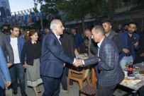 Vali Murat Zorluoğlu, İftarını Muradiye'de Vatandaşla Açtı