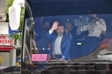 AK Parti Sözcüsü Mahir Ünal'dan İnce'ye;'Sen, Tayyip Erdoğan'ın Sıkletinde Bir Güreşçi Değilsin'