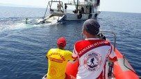 MUSTAFA FıRAT - Alabora Olup Batan Ve 3 Kişiye Mezar Olan Tekne Denizden Çıkartıldı