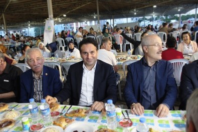 Ayvalık'ta Balıkesir Büyükşehir Belediyesi'nden Gönül Sofrası