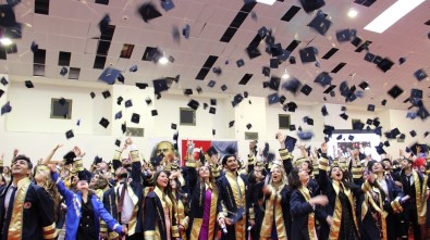 Fen-Edebiyat Fakültesi Mezunları Kep Fırlattı