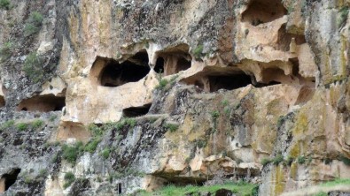 Gercüş'te Tarihi Mağara Keşfedilmeyi Bekliyor