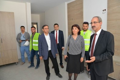 Kırşehir AEÜ'si Rektörü Karakaya, Fizik Tedavi Ve Rehabilitasyon Hastanesi İnşaatında İncelemede Bulundu