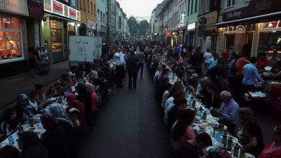 Köln'ün Türk Caddesinde 'Teröre Karşı Birlik' İftarı