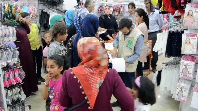 Türk Ve Suriyeli Yetimler Bayram Öncesi Giydirildi