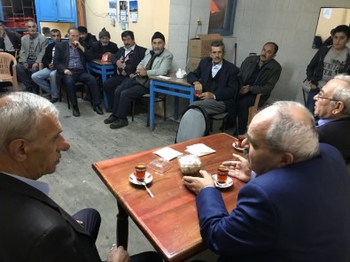 Üç Hilalin Altında Toplanmalıyız