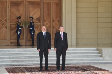 Azerbaycan Cumhurbaşkanı Aliyev, Cumhurbaşkanı Erdoğan'ı Resmi Törenle Karşıladı
