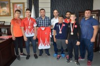 BOZÜYÜK BELEDİYESİ - Başkan Bakıcı Başarılı Güreşçileri Ödüllendirdi