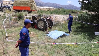 Burdur'da Traktör Devrildi  Açıklaması 2 Ölü