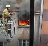 KARAGÜMRÜK - Fatih'te Korkutan Yangın Mahalleliyi Sokağa Döktü