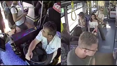 Hareket Halindeki Otobüste Yolcu Şoför Kavgası Kamerada
