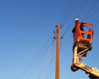 ELEKTRİK ENERJİSİ - Hortumun Zarar Verdiği Elektrik Şebekesi Yenilendi