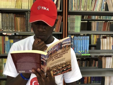 Nairobi Lisesi Kütüphanesi TİKA'nın Katkılarıyla Yenilendi
