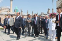 TÜRBE ZİYARETİ - Pakistan Cumhurbaşkanı Hüseyin, Mevlana Hazretlerinin Türbesini Ziyaret Etti