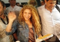 Shakira'ya baklavalı karşılama