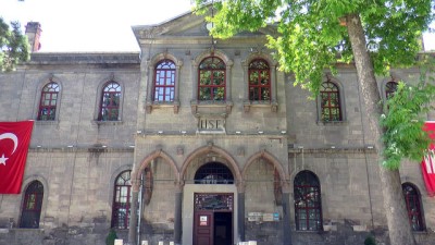 'Taş Mektep'in Yüz Akı Akar