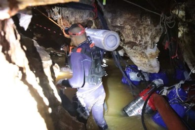 Tayland'da 2 çocuk daha mağaradan kurtarıldı