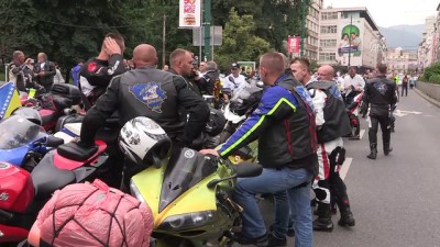 Yüzlerce Motosikletli Srebrenitsa Yolunda