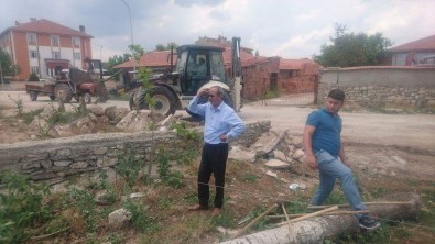 Aslanapa'da Mezarlık Ve Sokaklarda Temizlik Çalışmaları
