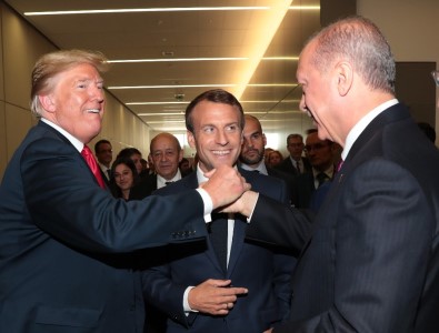 Cumhurbaşkanı Erdoğan'dan Macron Ve Trump İle Samimi Sohbet