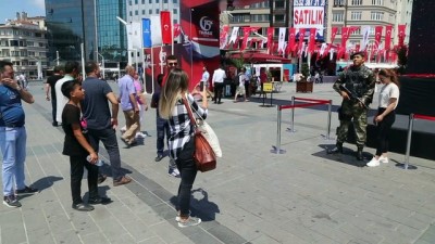 Ömer Halisdemir'in Heykeli Taksim Meydanı'nda