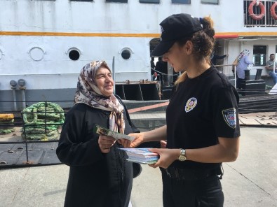 Polisten Vatandaşlara Broşürlü Bilgilendirme