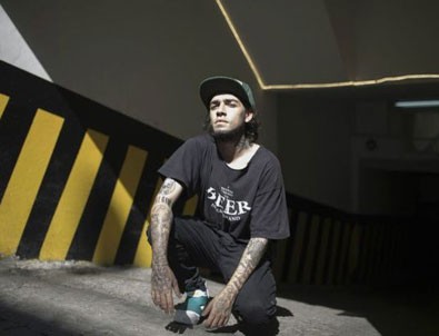 Ünlü rapçi Ezhel'e yine uyuşturucu özendirme davası