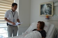 YABANCI HASTA - Yabancı Hastalar Türk Hekimlerine Emanet