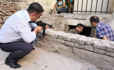 Aksaray'da Çatılarda Film Sahnelerini Aratmayan Şüpheli Kovalamacası