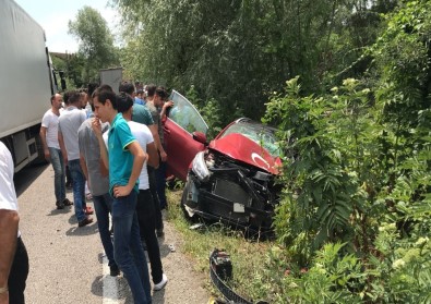 Bartın'da Otomobille Tır Çarpıştı Açıklaması 4 Yaralı