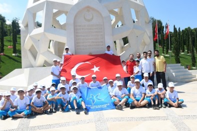 Küçükçekmeceli Öğrencilerden 15 Temmuz Şehitler Anıtı'na Ziyaret
