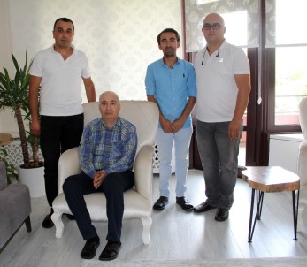 O Sağlık Görevlilerinden TEM'in Gazi Başkanına Ziyaret