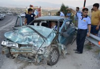 MEHMET KAYACAN - Otomobil İle Kamyonet Çarpıştı Açıklaması 5 Yaralı