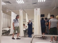 KARIN AĞRISI - Tam 72 Turist Zehirlenme Şikayetiyle Hastanede