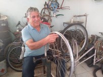 DEVLET MEMURU - 35 Yıldır Bisiklet Tamir Ediyor