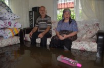 SAĞANAK YAĞMUR - Evini Su Basan Kadın Açıklaması '38 Yıllık Emeğim Çöpe Gitti'