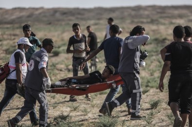 Gazze'deki Gösterilerde İsrail Askerleri Yine Saldırdı Açıklaması 1 Ölü, 220 Yaralı