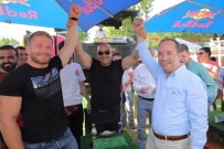 RECEP GÜRKAN - İsmail Balaban Ve Recep Gürkan'dan Yağlı Parmak Güreşi