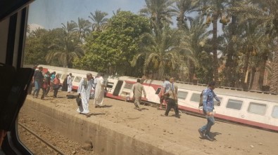 Mısır'da Tren Devrildi Açıklaması En Az 34 Yaralı