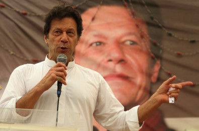 Pakistanlı Kriket Efsanesi Khan, Başbakanlık Seçimlerine Hazırlanıyor
