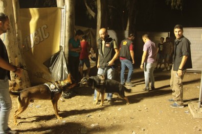 Ünlü Sanatçıların Sahne Aldığı Kuşadası Gençlik Festivali'ne Polis Baskını